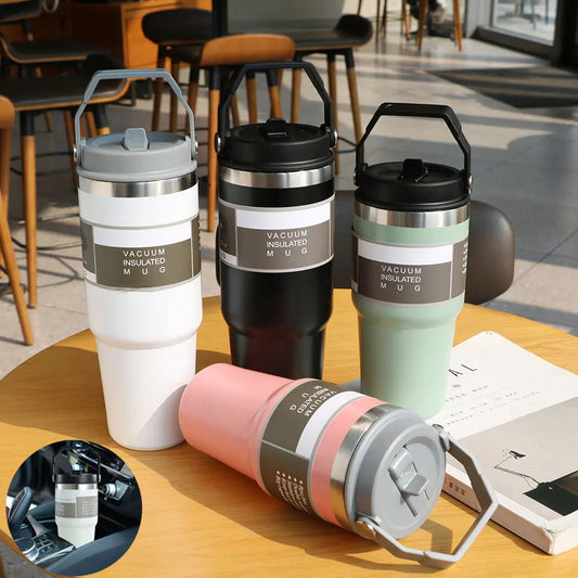 Edelstahl Trinkflasche Auto im pinken Design, isolierter Becher mit Griff und Deckel, ideal für unterwegs.