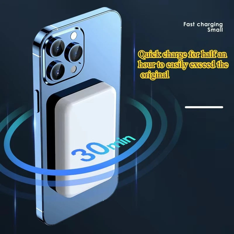 Magnetische Wireless Powerbank am Smartphone befestigt