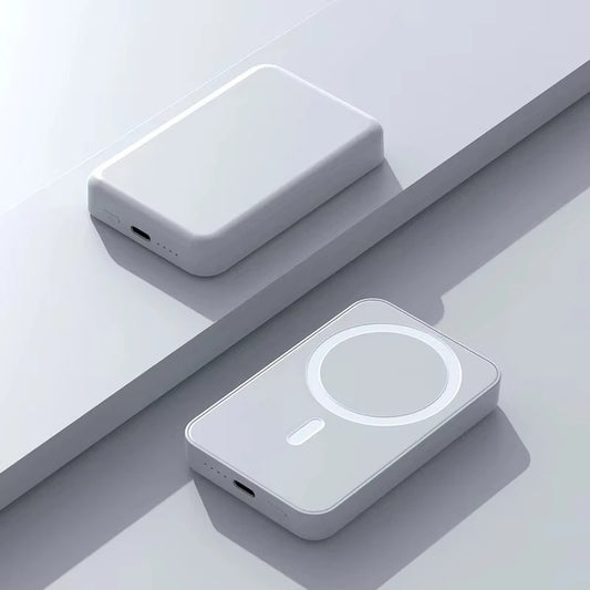 Magnetische Wireless Powerbank am Smartphone befestigt